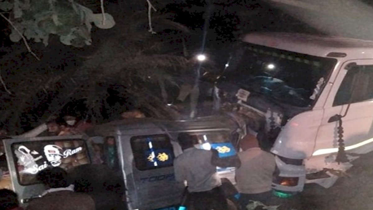 चितौड़गढ़ में नीमच के 8 लोगों की सड़क हादसे मौत, 9 लोग घायल चितौड़गढ़ में नीमच के 8 लोगों की सड़क हादसे मौत, 9 लोग घायल