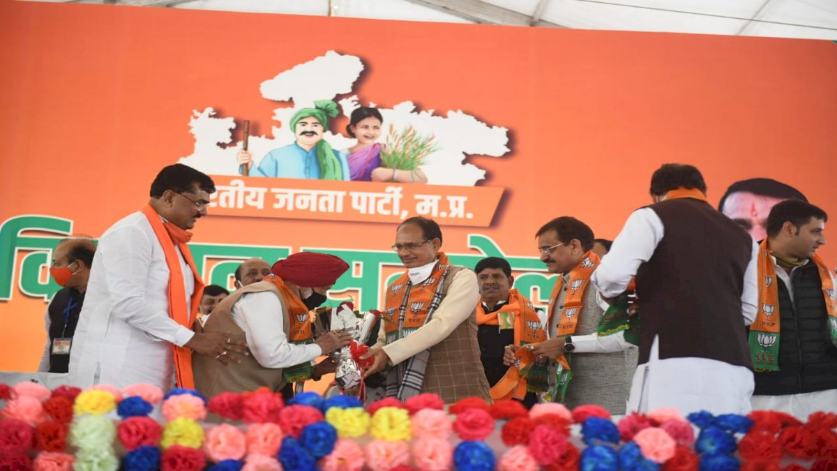 सरताज सिंह फिर बीजेपी में शामिल, टिकट न मिलने पर दो साल पहले कांग्रेस में आए थे सरताज सिंह फिर बीजेपी में शामिल, टिकट न मिलने पर दो साल पहले कांग्रेस में आए थे