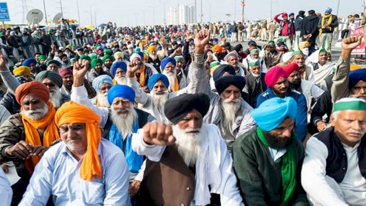 Farmers Protest: किसानों को सड़कों से हटाने की अर्जी पर सुप्रीम कोर्ट में आज फिर सुनवाई Farmers Protest: किसानों को सड़कों से हटाने की अर्जी पर सुप्रीम कोर्ट में आज फिर सुनवाई