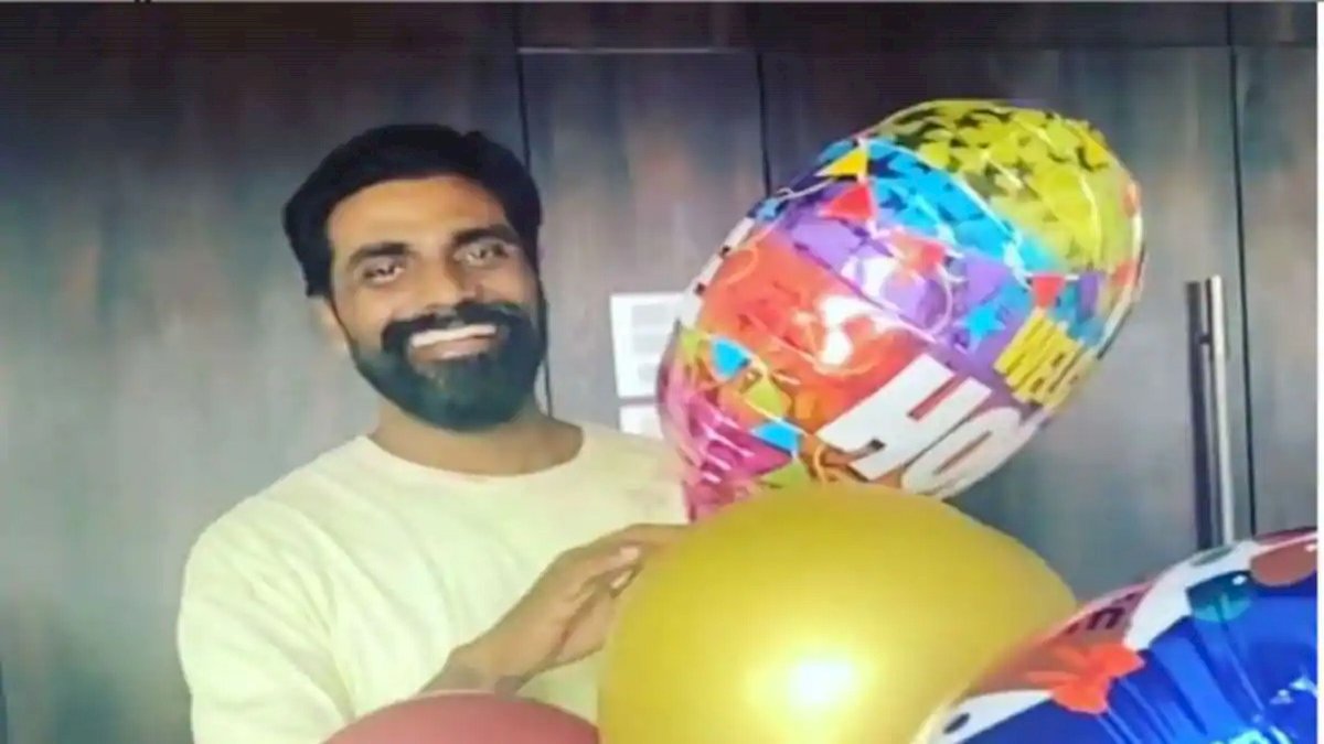 रेमो डिसूजा की अस्पताल से छुट्टी, फैमिली ने घर पर किया ग्रेंड वेलकम रेमो डिसूजा की अस्पताल से छुट्टी, फैमिली ने घर पर किया ग्रेंड वेलकम