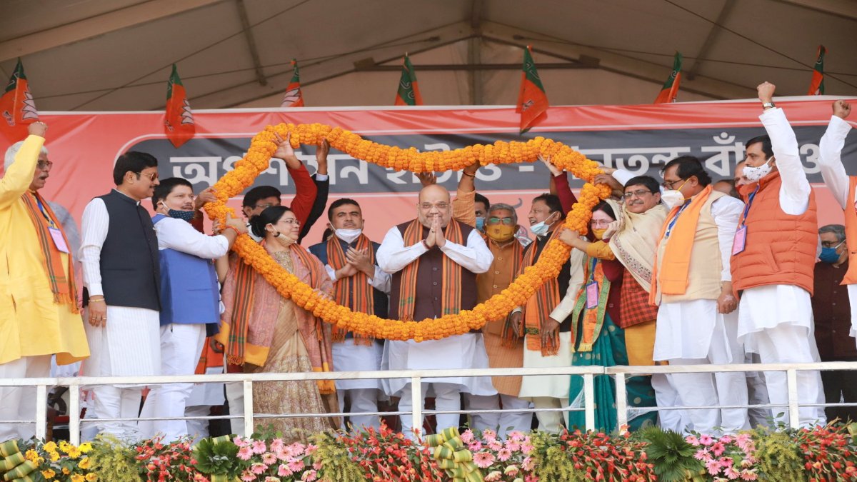 बीजेपी के जयकारे में बदली शुभेंदु अधिकारी की बग़ावत, टीएमसी ने कहा वायरस से छुटकारा मिला बीजेपी के जयकारे में बदली शुभेंदु अधिकारी की बग़ावत, टीएमसी ने कहा वायरस से छुटकारा मिला