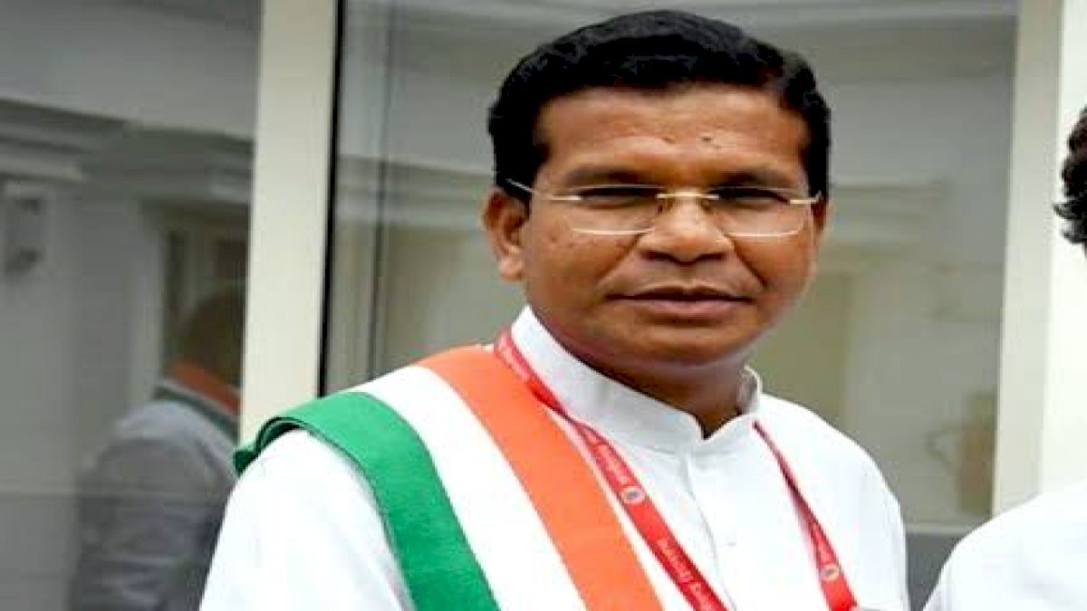 मोहन मरकाम का रमन सिंह पर पलटवार, 15 साल के भ्रष्टाचार का पैसा RSS को देने का लगाया आरोप मोहन मरकाम का रमन सिंह पर पलटवार, 15 साल के भ्रष्टाचार का पैसा RSS को देने का लगाया आरोप