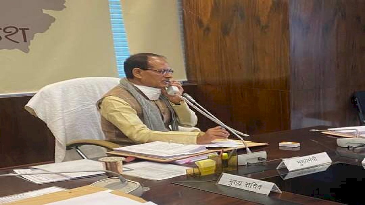 हरियाणा में एमपी की मासूम बच्ची की रेप के बाद हत्या, शिवराज ने खट्टर से कहा दोषी को सख्त सज़ा दें हरियाणा में एमपी की मासूम बच्ची की रेप के बाद हत्या, शिवराज ने खट्टर से कहा दोषी को सख्त सज़ा दें