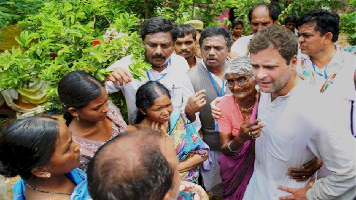 कोरोना संकट के दौरान सबसे मददगार सांसदों में शामिल हुए राहुल गांधी, मोदी-शाह जैसे दिग्गजों ने नहीं की लोगों की मदद कोरोना संकट के दौरान सबसे मददगार सांसदों में शामिल हुए राहुल गांधी, मोदी-शाह जैसे दिग्गजों ने नहीं की लोगों की मदद