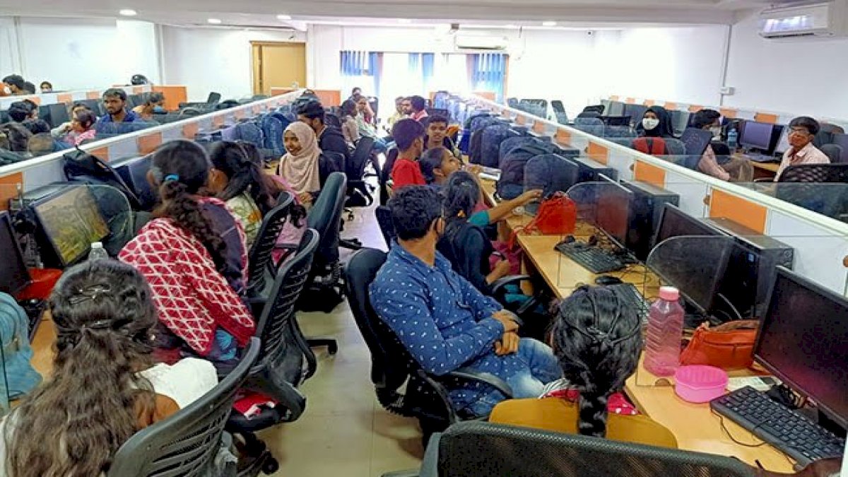 मोबाइल ऐप से इंस्टेंट लोन देने के करोड़ों के घोटाले का भंडाफोड़, RBI ने दी चेतावनी मोबाइल ऐप से इंस्टेंट लोन देने के करोड़ों के घोटाले का भंडाफोड़, RBI ने दी चेतावनी