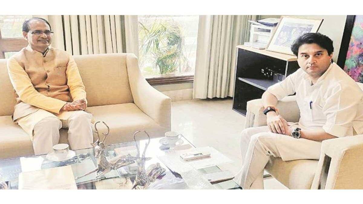 ज्योतिरादित्य सिंधिया 26 दिसंबर को फिर शिवराज से मिलेंगे, पिछली बार 40 मिनट किया था इंतज़ार ज्योतिरादित्य सिंधिया 26 दिसंबर को फिर शिवराज से मिलेंगे, पिछली बार 40 मिनट किया था इंतज़ार