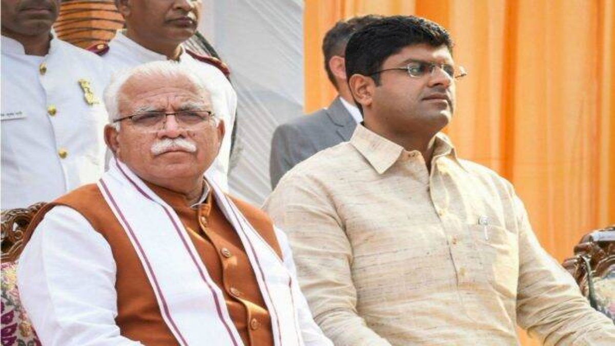 हरियाणा के डिप्टी सीएम दुष्यंत चौटाला का उन्हीं के इलाक़े में कड़ा विरोध, किसानों ने खोद डाला हेलिपैड हरियाणा के डिप्टी सीएम दुष्यंत चौटाला का उन्हीं के इलाक़े में कड़ा विरोध, किसानों ने खोद डाला हेलिपैड