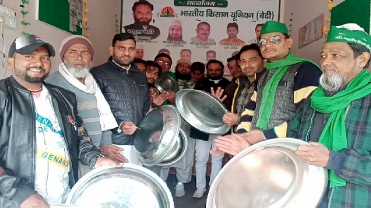 पीएम मोदी ने की मन की बात तो थाली बजाकर बोले किसान, ज़रा हमारी भी सुन लें सरकार पीएम मोदी ने की मन की बात तो थाली बजाकर बोले किसान, ज़रा हमारी भी सुन लें सरकार