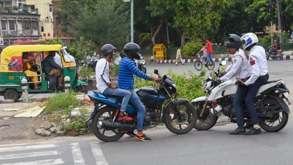 ड्राइविंग लाइसेंस और RC एक्सपायर होने की दूर हुई चिंता, सरकार ने 31 मार्च तक बढ़ाई वैलिडिटी ड्राइविंग लाइसेंस और RC एक्सपायर होने की दूर हुई चिंता, सरकार ने 31 मार्च तक बढ़ाई वैलिडिटी