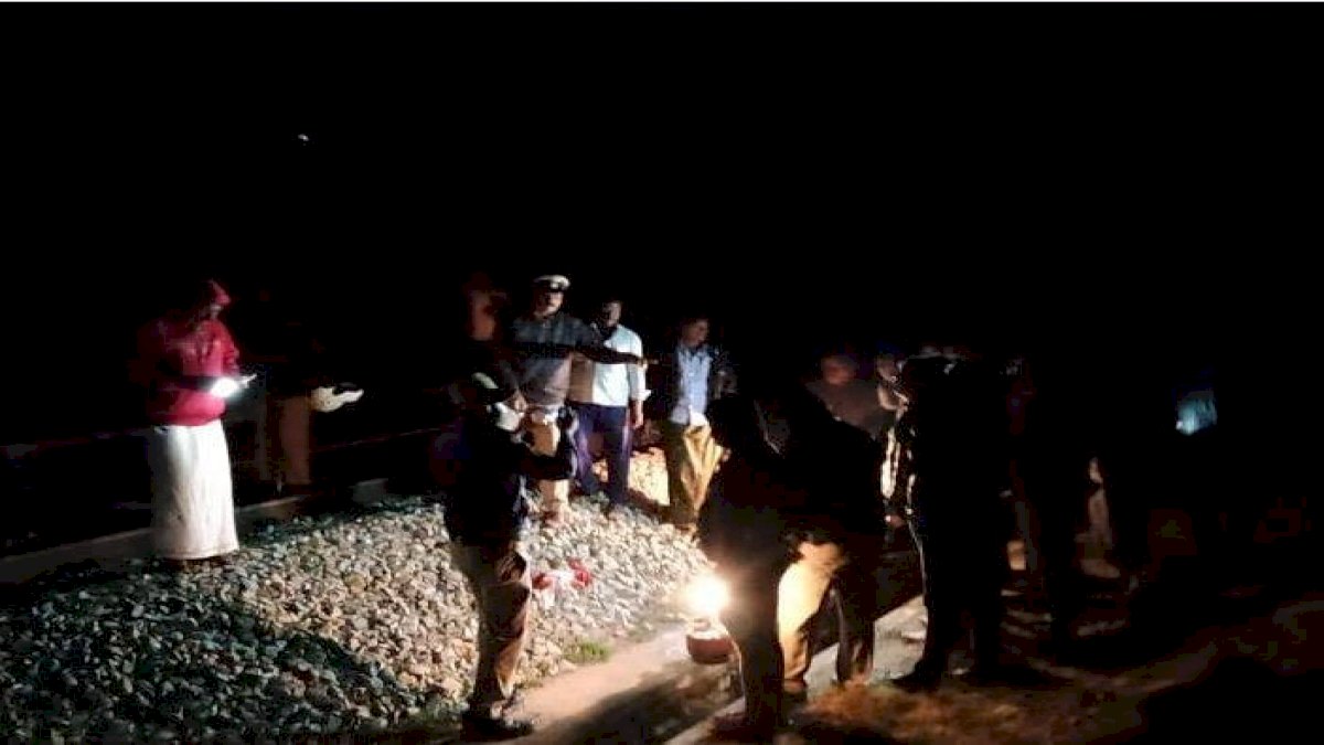 रेलवे ट्रैक पर मिला कर्नाटक विधान परिषद के डिप्टी स्पीकर का शव, सुसाइड नोट भी बरामद रेलवे ट्रैक पर मिला कर्नाटक विधान परिषद के डिप्टी स्पीकर का शव, सुसाइड नोट भी बरामद