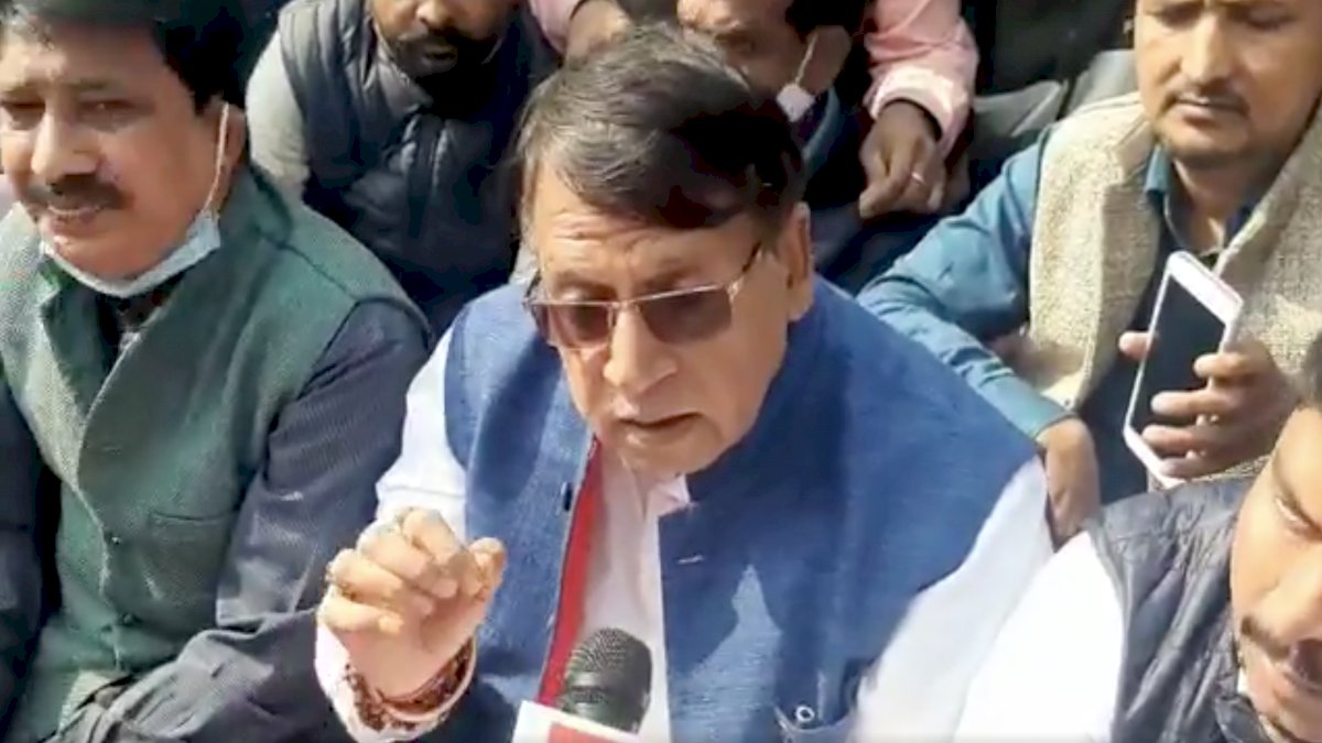 कांग्रेस नेता पीसी शर्मा गिरफ्तार, सड़क के उद्घाटन में न बुलाने पर दे रहे थे धरना कांग्रेस नेता पीसी शर्मा गिरफ्तार, सड़क के उद्घाटन में न बुलाने पर दे रहे थे धरना