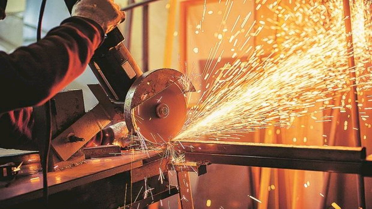 अर्थव्यवस्था में सुधार के दावे फेल, लगातार नौवें महीने गिरी कोर सेक्टर की ग्रोथ रेट अर्थव्यवस्था में सुधार के दावे फेल, लगातार नौवें महीने गिरी कोर सेक्टर की ग्रोथ रेट