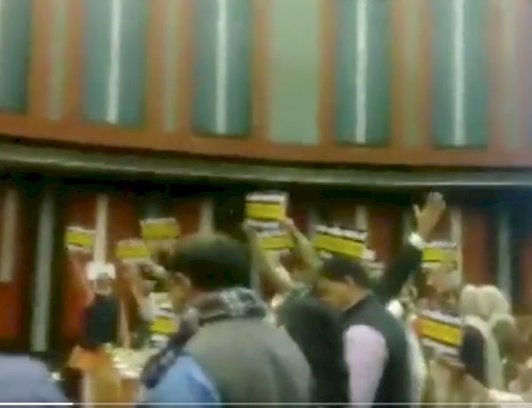 Photo Courtesy: Twitter/ANI Video Screen Shot Photo Courtesy: Twitter/ANI Video Screen Shot