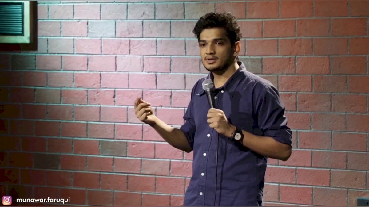 इंदौर में 5 हास्य कलाकार गिरफ्तार, विधायक के बेटे की शिकायत पर कार्रवाई इंदौर में 5 हास्य कलाकार गिरफ्तार, विधायक के बेटे की शिकायत पर कार्रवाई