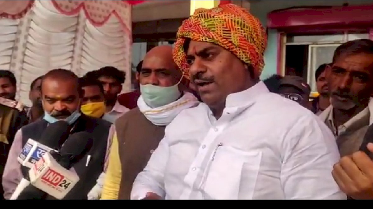 पत्थर फेंकने पर नष्ट किए जाएं धार्मिक स्थल, एमपी के प्रोटेम स्पीकर रामेश्वर शर्मा का विवादास्पद बयान पत्थर फेंकने पर नष्ट किए जाएं धार्मिक स्थल, एमपी के प्रोटेम स्पीकर रामेश्वर शर्मा का विवादास्पद बयान