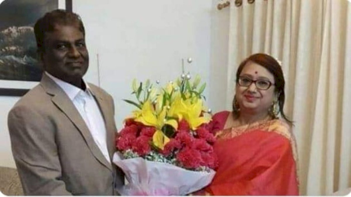 पति स्वास्थ्य मंत्री, पत्नी उसी विभाग में बड़े ओहदे पर, कांग्रेस ने कहा अंधा बाँटे रेवड़ी पति स्वास्थ्य मंत्री, पत्नी उसी विभाग में बड़े ओहदे पर, कांग्रेस ने कहा अंधा बाँटे रेवड़ी