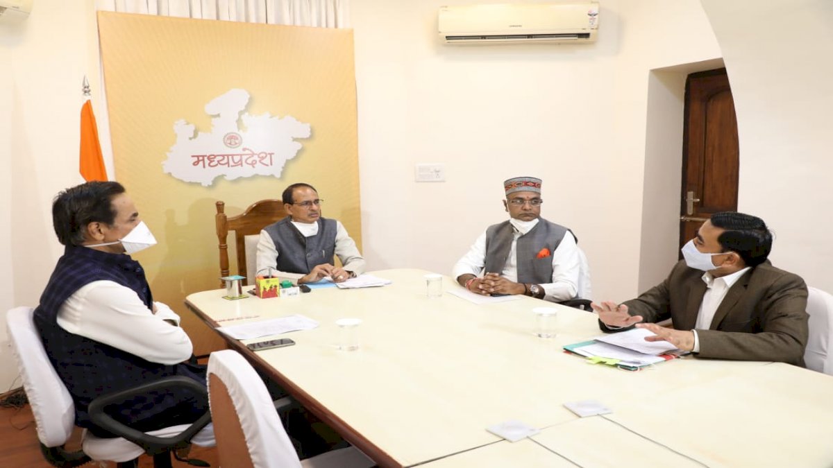 अब कलेक्टर करेंगे पक्षियों की मॉनिटरिंग, दक्षिणी राज्यों से चिकन इंपोर्ट पर लगी रोक अब कलेक्टर करेंगे पक्षियों की मॉनिटरिंग, दक्षिणी राज्यों से चिकन इंपोर्ट पर लगी रोक