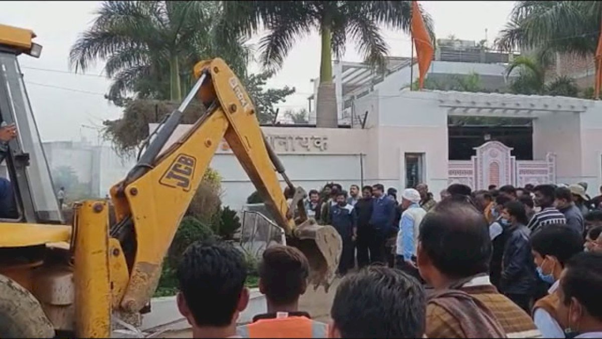 मंत्री गोपाल भार्गव के बंगले पर अतिक्रमण हटा तो कांग्रेस ने कहा, बिकाऊ का सम्मान निष्ठावान का अपमान मंत्री गोपाल भार्गव के बंगले पर अतिक्रमण हटा तो कांग्रेस ने कहा, बिकाऊ का सम्मान निष्ठावान का अपमान