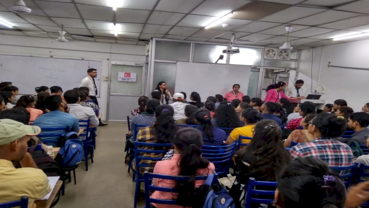 Coachings in MP: कोचिंग खुले मगर क्षमता हुई आधी, सरकार ने 50 फ़ीसदी छात्रों के लिए दी परमिशन Coachings in MP: कोचिंग खुले मगर क्षमता हुई आधी, सरकार ने 50 फ़ीसदी छात्रों के लिए दी परमिशन