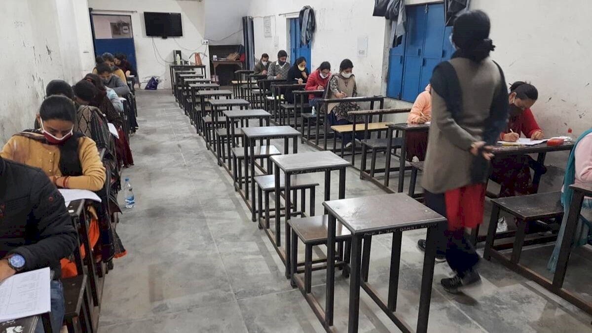 3 जुलाई को होगी IIT JEE Advance परीक्षा, दाखिले के लिए 75 फीसदी नंबरों की अनिवार्यता खत्म 3 जुलाई को होगी IIT JEE Advance परीक्षा, दाखिले के लिए 75 फीसदी नंबरों की अनिवार्यता खत्म