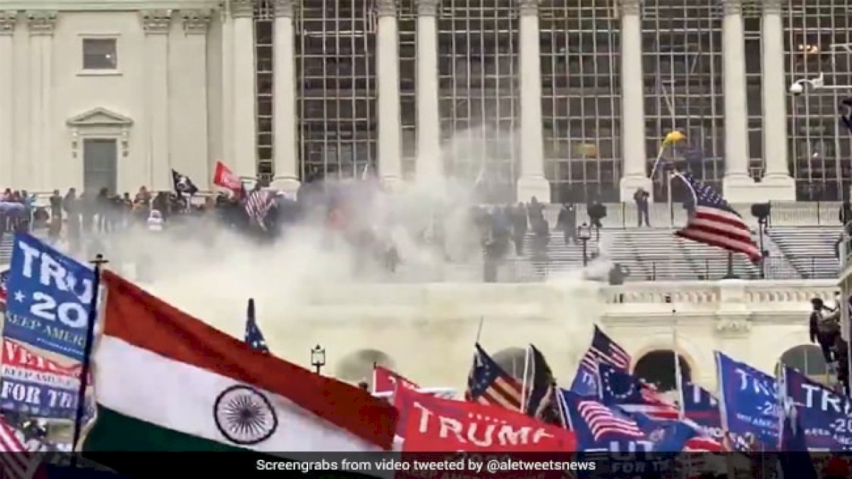 US Capitol हिंसा में भारतीय झंडे लहराने के विवाद पर शशि थरूर और वरुण गांधी का ट्विटर वॉर US Capitol हिंसा में भारतीय झंडे लहराने के विवाद पर शशि थरूर और वरुण गांधी का ट्विटर वॉर