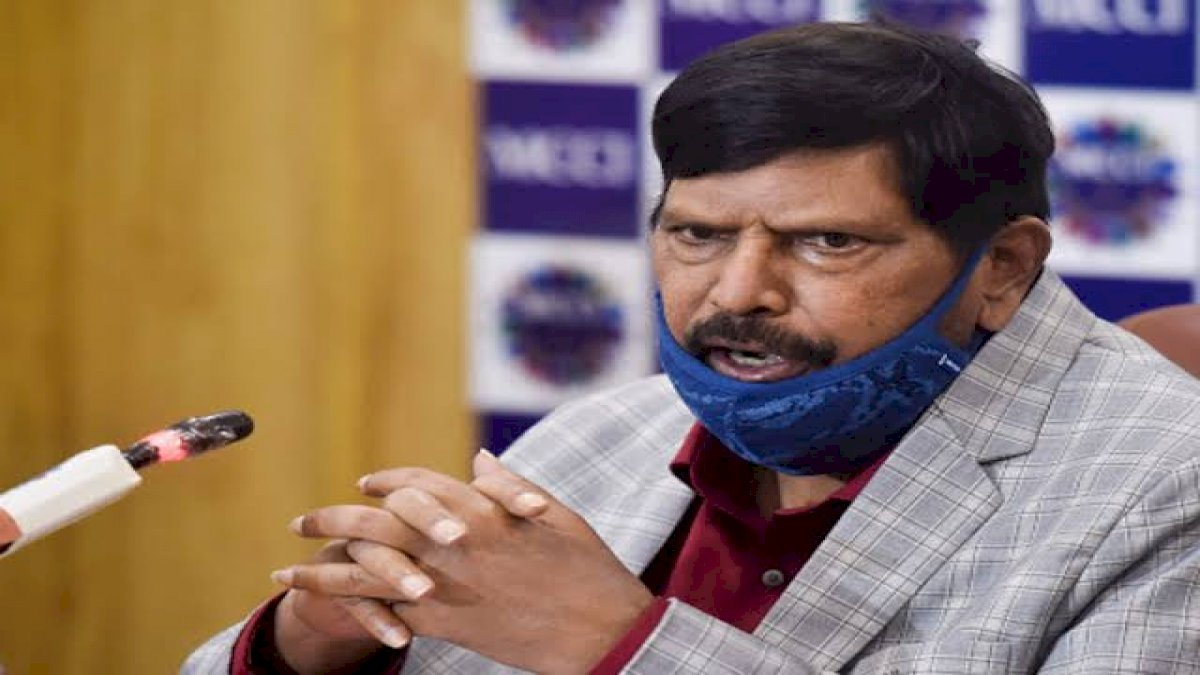 Ramdas Athawale: ट्रंप की वजह से मेरी पार्टी की छवि खराब हो रही है, ट्रंप को फोन कर समझाऊंगा Ramdas Athawale: ट्रंप की वजह से मेरी पार्टी की छवि खराब हो रही है, ट्रंप को फोन कर समझाऊंगा
