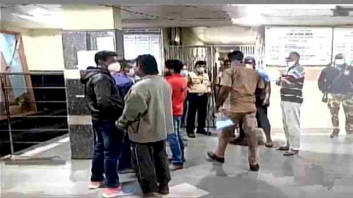 महाराष्ट्र के भंडारा में दर्दनाक हादसा, ज़िला अस्पताल में आग लगने से 10 नवजात बच्चों की मौत महाराष्ट्र के भंडारा में दर्दनाक हादसा, ज़िला अस्पताल में आग लगने से 10 नवजात बच्चों की मौत