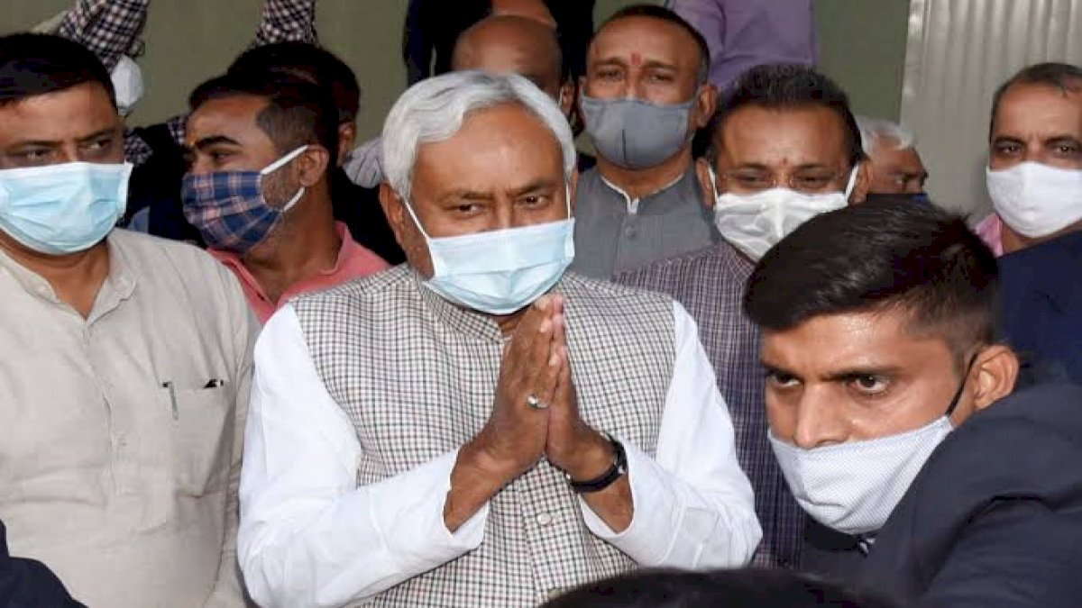 नीतीश कुमार बोले चुनाव में दोस्त-दुश्मन का पता नहीं चला, उम्मीदवारों ने कहा बीजेपी ने पीठ में छुरा घोंपा नीतीश कुमार बोले चुनाव में दोस्त-दुश्मन का पता नहीं चला, उम्मीदवारों ने कहा बीजेपी ने पीठ में छुरा घोंपा