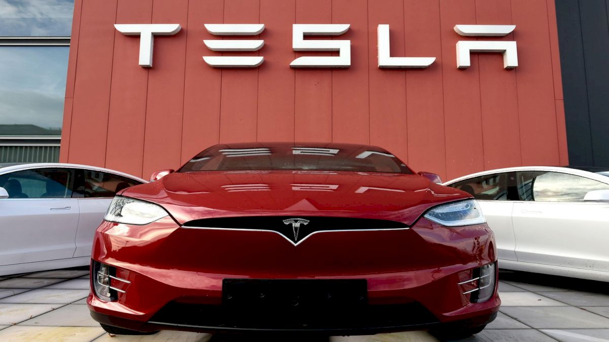 भारत में Tesla की जोरदार एंट्री, सोशल मीडिया पर ट्रेंड कर रहे एलन मस्क और टेस्ला भारत में Tesla की जोरदार एंट्री, सोशल मीडिया पर ट्रेंड कर रहे एलन मस्क और टेस्ला