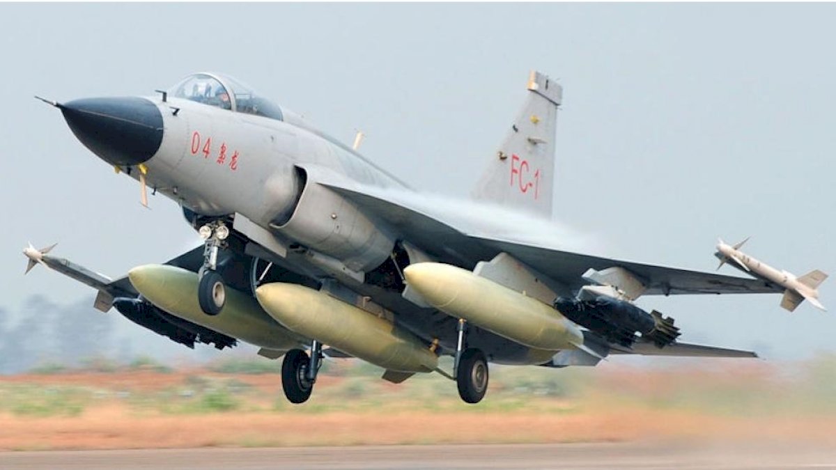 भारतीय एयरफोर्स को मिलेंगे 83 तेजस विमान, केंद्र ने 48 हजार करोड़ के सौदे को दी मंजूरी भारतीय एयरफोर्स को मिलेंगे 83 तेजस विमान, केंद्र ने 48 हजार करोड़ के सौदे को दी मंजूरी