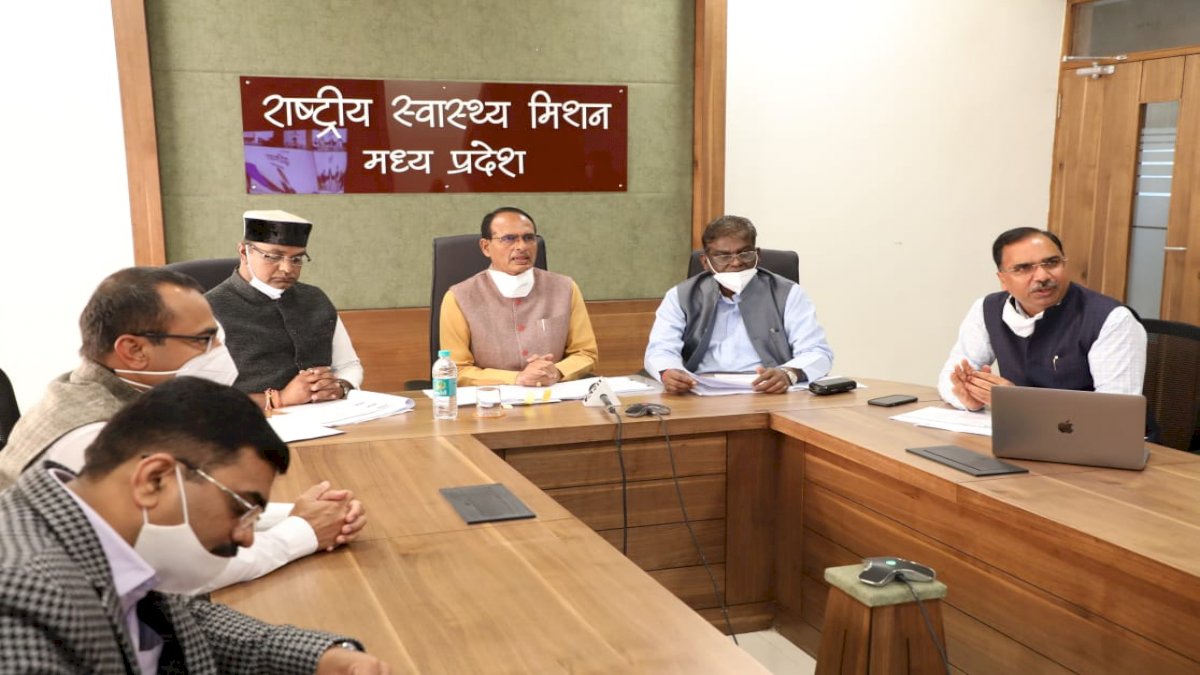 सीएम शिवराज ने कहा, सबसे पहले सफाईकर्मियों को लगेगा टीका, भ्रम फैलाने वालों पर होगी कार्रवाई सीएम शिवराज ने कहा, सबसे पहले सफाईकर्मियों को लगेगा टीका, भ्रम फैलाने वालों पर होगी कार्रवाई