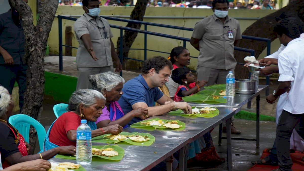 पोंगल पर तमिलनाडु पहुंचे राहुल गांधी, जल्लीकट्टू देख बोले, इस संस्कृति का सम्मान होना चाहिए पोंगल पर तमिलनाडु पहुंचे राहुल गांधी, जल्लीकट्टू देख बोले, इस संस्कृति का सम्मान होना चाहिए