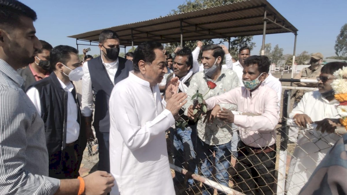 सिंगरौली में कृषि कानूनों के विरुद्ध कांग्रेस का प्रदर्शन, किसान सम्मेलन के लिए छिंदवाड़ा पहुंचे कमलनाथ सिंगरौली में कृषि कानूनों के विरुद्ध कांग्रेस का प्रदर्शन, किसान सम्मेलन के लिए छिंदवाड़ा पहुंचे कमलनाथ