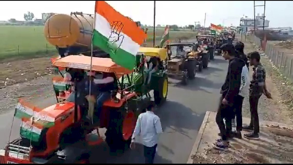 Ratlam: कांग्रेस विधायक ने निकाली विशाल ट्रैक्टर रैली Ratlam: कांग्रेस विधायक ने निकाली विशाल ट्रैक्टर रैली