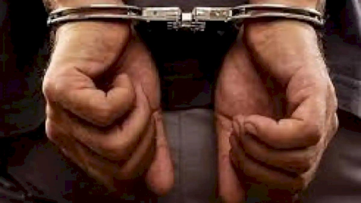 मुरैना जहरीली शराब कांड का मुख्य आरोपी चेन्नई में गिरफ्तार मुरैना जहरीली शराब कांड का मुख्य आरोपी चेन्नई में गिरफ्तार