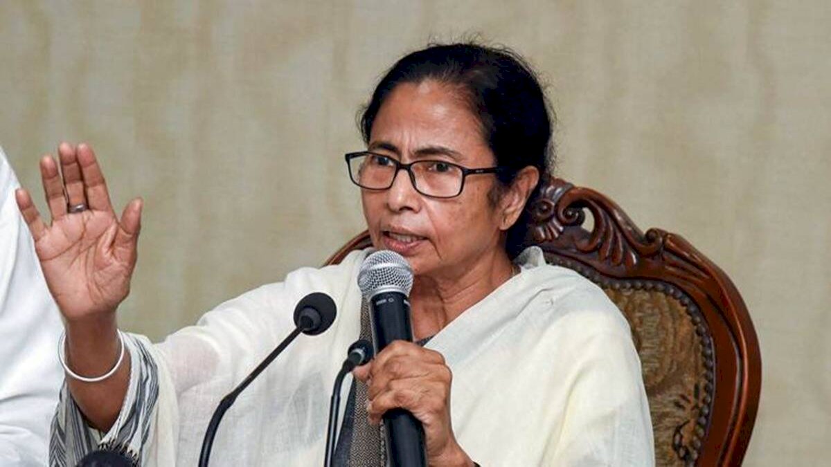 ममता बनर्जी दलबदलू शुभेंदु अधिकारी को घर में घुसकर देंगी चुनौती, नंदीग्राम से लड़ेंगी चुनाव ममता बनर्जी दलबदलू शुभेंदु अधिकारी को घर में घुसकर देंगी चुनौती, नंदीग्राम से लड़ेंगी चुनाव