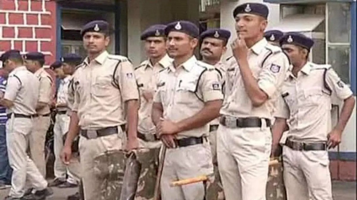 मध्य प्रदेश में पुलिस वालों को वीकली ऑफ देने की तैयारी, विधानसभा में प्रस्ताव लाने का एलान मध्य प्रदेश में पुलिस वालों को वीकली ऑफ देने की तैयारी, विधानसभा में प्रस्ताव लाने का एलान