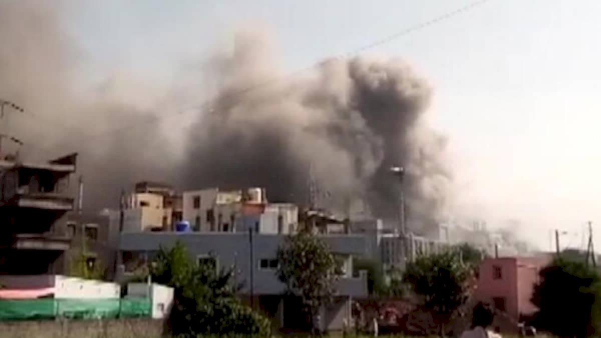 पुणे सीरम इंस्टीट्यूट में आग लगने से 5 लोगों की मौत, 9 को सुरक्षित बचाया गया, घटों चला आग का तांडव पुणे सीरम इंस्टीट्यूट में आग लगने से 5 लोगों की मौत, 9 को सुरक्षित बचाया गया, घटों चला आग का तांडव