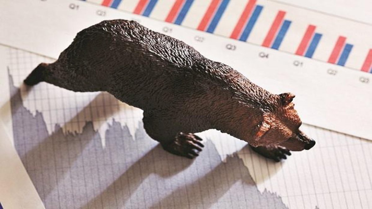 मुनाफ़ा वसूली के कारण 746 अंक नीचे बंद हुआ सेंसेक्स, निवेशकों ने गंवाए 2 लाख करोड़ मुनाफ़ा वसूली के कारण 746 अंक नीचे बंद हुआ सेंसेक्स, निवेशकों ने गंवाए 2 लाख करोड़