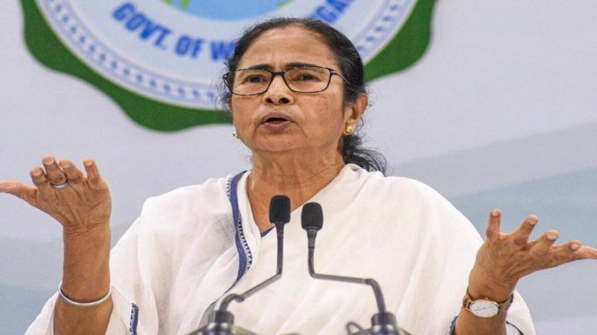 Mamata Banerjee: कोलकाता एक बार फिर बने भारत की राजधानी, देश में एक नहीं 4 राजधानियाँ हों Mamata Banerjee: कोलकाता एक बार फिर बने भारत की राजधानी, देश में एक नहीं 4 राजधानियाँ हों