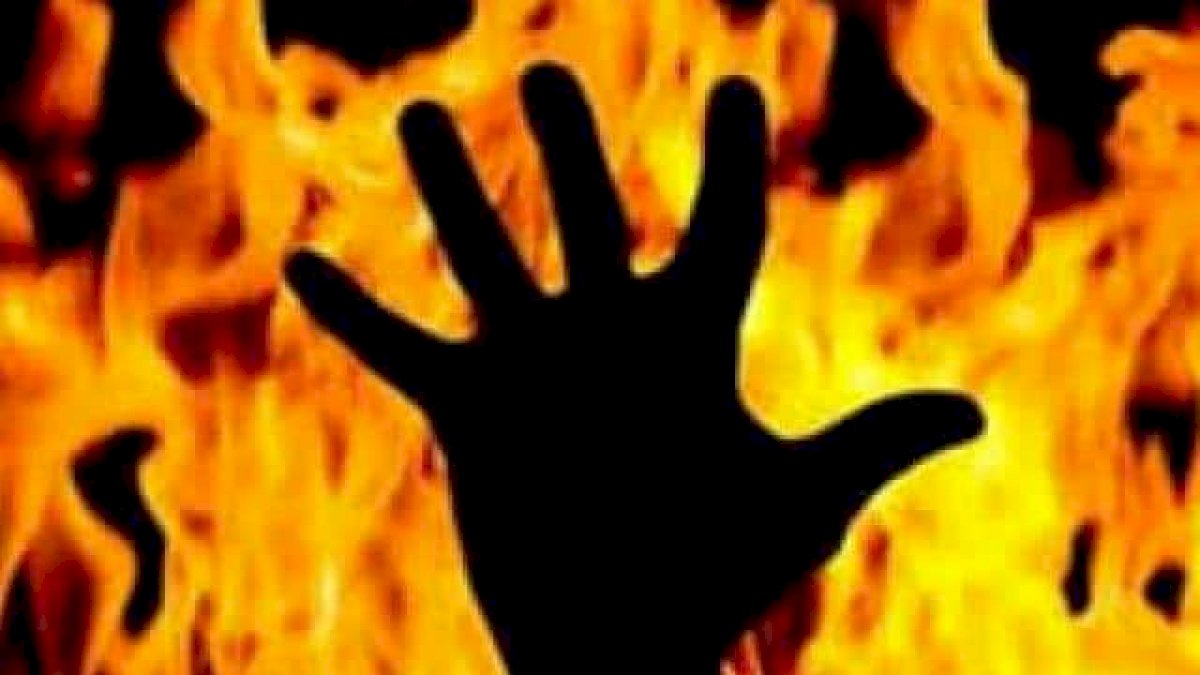 किसान को ज़िंदा जलाए जाने पर बरसी कांग्रेस, कहा यूपी की क़ानून व्यवस्था ICU में, नड्डा कर रहे झूठी तारीफ़ किसान को ज़िंदा जलाए जाने पर बरसी कांग्रेस, कहा यूपी की क़ानून व्यवस्था ICU में, नड्डा कर रहे झूठी तारीफ़