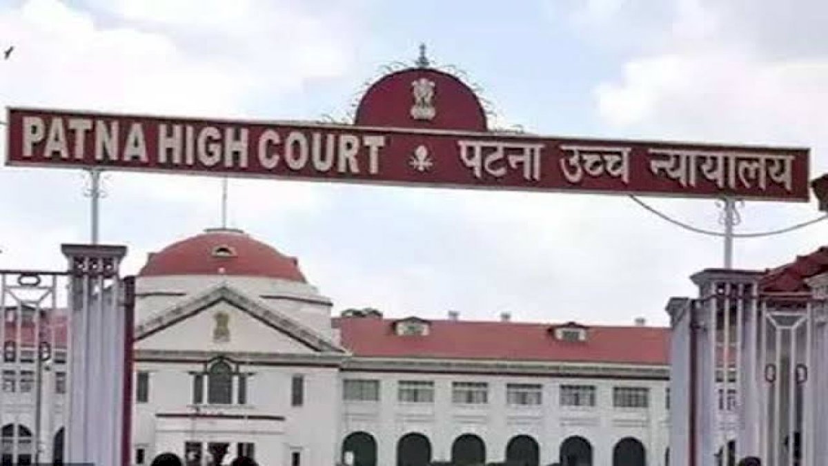 पटना हाईकोर्ट: जज ने कहा, पत्नी चली गई तो नई लड़की तलाशें, जो गई वो आपकी नहीं रही पटना हाईकोर्ट: जज ने कहा, पत्नी चली गई तो नई लड़की तलाशें, जो गई वो आपकी नहीं रही