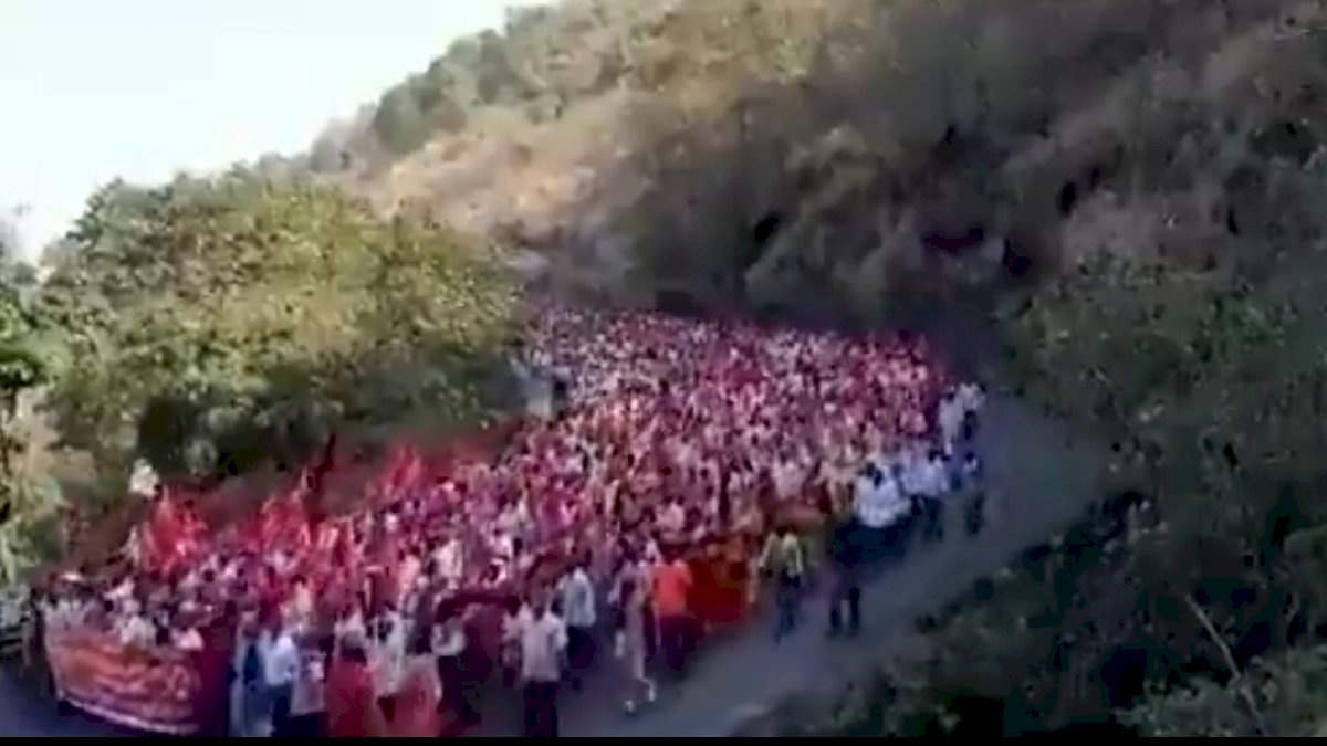 कृषि कानूनों के ख़िलाफ़ नासिक से मुंबई तक किसानों का मार्च, 15 हज़ार से ज़्यादा किसान शामिल कृषि कानूनों के ख़िलाफ़ नासिक से मुंबई तक किसानों का मार्च, 15 हज़ार से ज़्यादा किसान शामिल