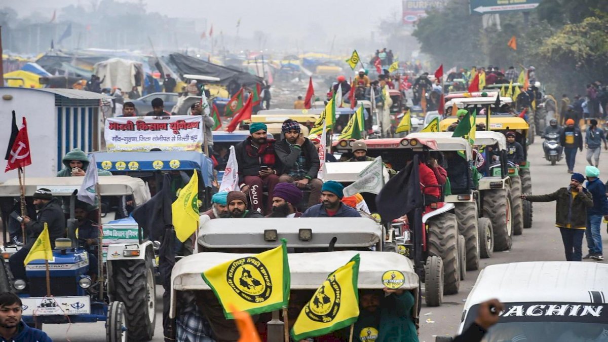 Farmer Protest: किसानों की ट्रैक्टर रैली के लिए आख़िरकार मान गई पुलिस, तीन जगहों से दिल्ली में प्रवेश की छूट Farmer Protest: किसानों की ट्रैक्टर रैली के लिए आख़िरकार मान गई पुलिस, तीन जगहों से दिल्ली में प्रवेश की छूट