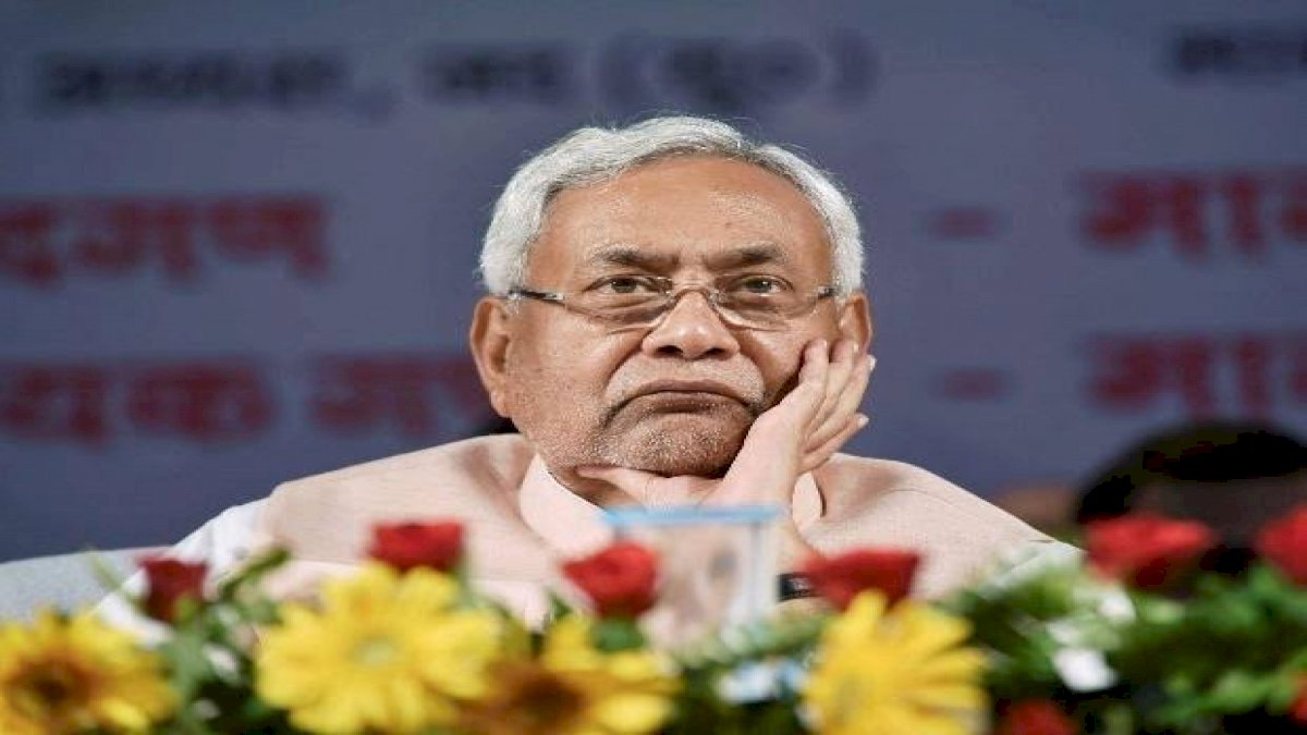 क्या नीतीश को है मुख्यमंत्री पद छिनने का अंदेशा, कर्पूरी ठाकुर के बहाने दिया संकेत क्या नीतीश को है मुख्यमंत्री पद छिनने का अंदेशा, कर्पूरी ठाकुर के बहाने दिया संकेत
