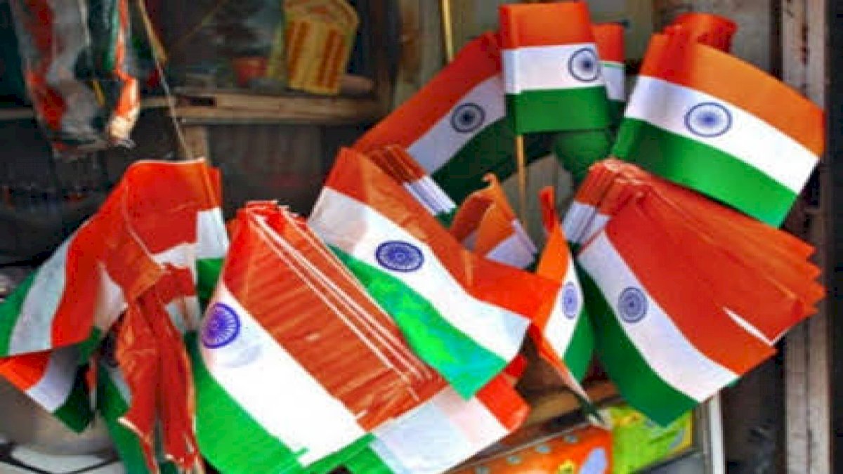भोपाल में प्लास्टिक के झंडों की बिक्री पर रोक, कलेक्टर ने जारी किए आदेश भोपाल में प्लास्टिक के झंडों की बिक्री पर रोक, कलेक्टर ने जारी किए आदेश