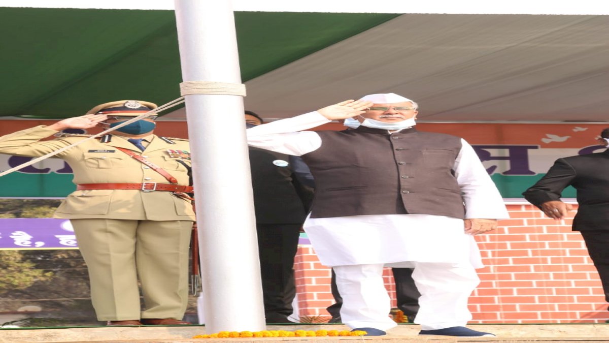 Republic Day 2021: सीएम भूपेश बघेल ने कहा, हमारा संविधान जनता का सबसे बड़ा संरक्षक Republic Day 2021: सीएम भूपेश बघेल ने कहा, हमारा संविधान जनता का सबसे बड़ा संरक्षक