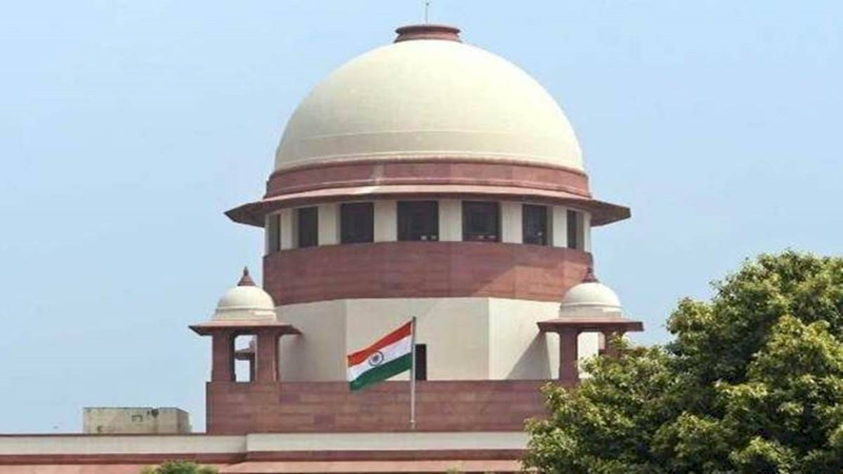 कपड़ों के ऊपर से दबोचने को यौन हमला नहीं मानने के हाईकोर्ट के फ़ैसले पर सुप्रीम कोर्ट की रोक कपड़ों के ऊपर से दबोचने को यौन हमला नहीं मानने के हाईकोर्ट के फ़ैसले पर सुप्रीम कोर्ट की रोक