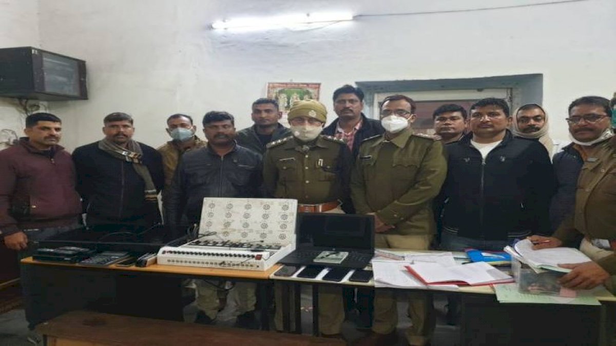 Jabalpur: हाइटेक क्रिकेट सट्टे का खुलासा, 5 सटोरिए गिरफ्तार, एक फरार Jabalpur: हाइटेक क्रिकेट सट्टे का खुलासा, 5 सटोरिए गिरफ्तार, एक फरार