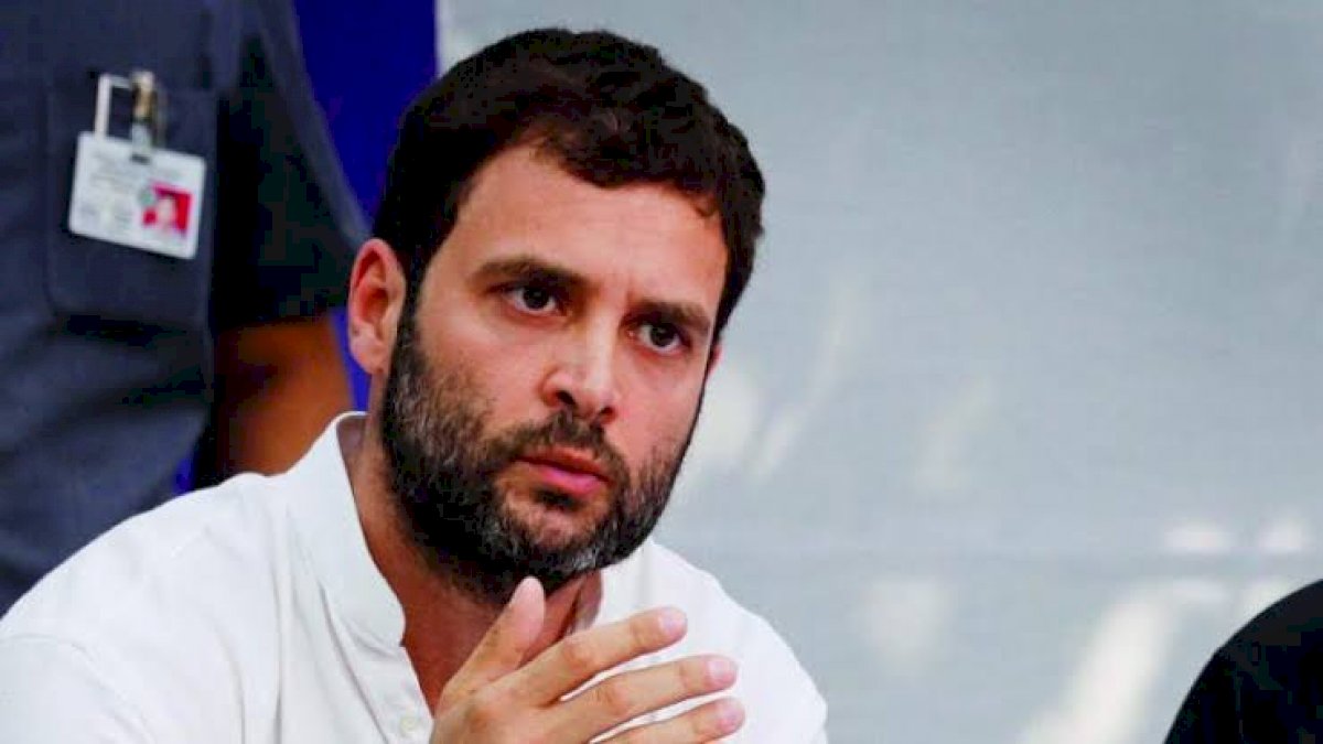 मैं राहुल गांधी से शादी करने जा रही हूं, बिना टिकट एयरपोर्ट पहुंची महिला का दावा मैं राहुल गांधी से शादी करने जा रही हूं, बिना टिकट एयरपोर्ट पहुंची महिला का दावा